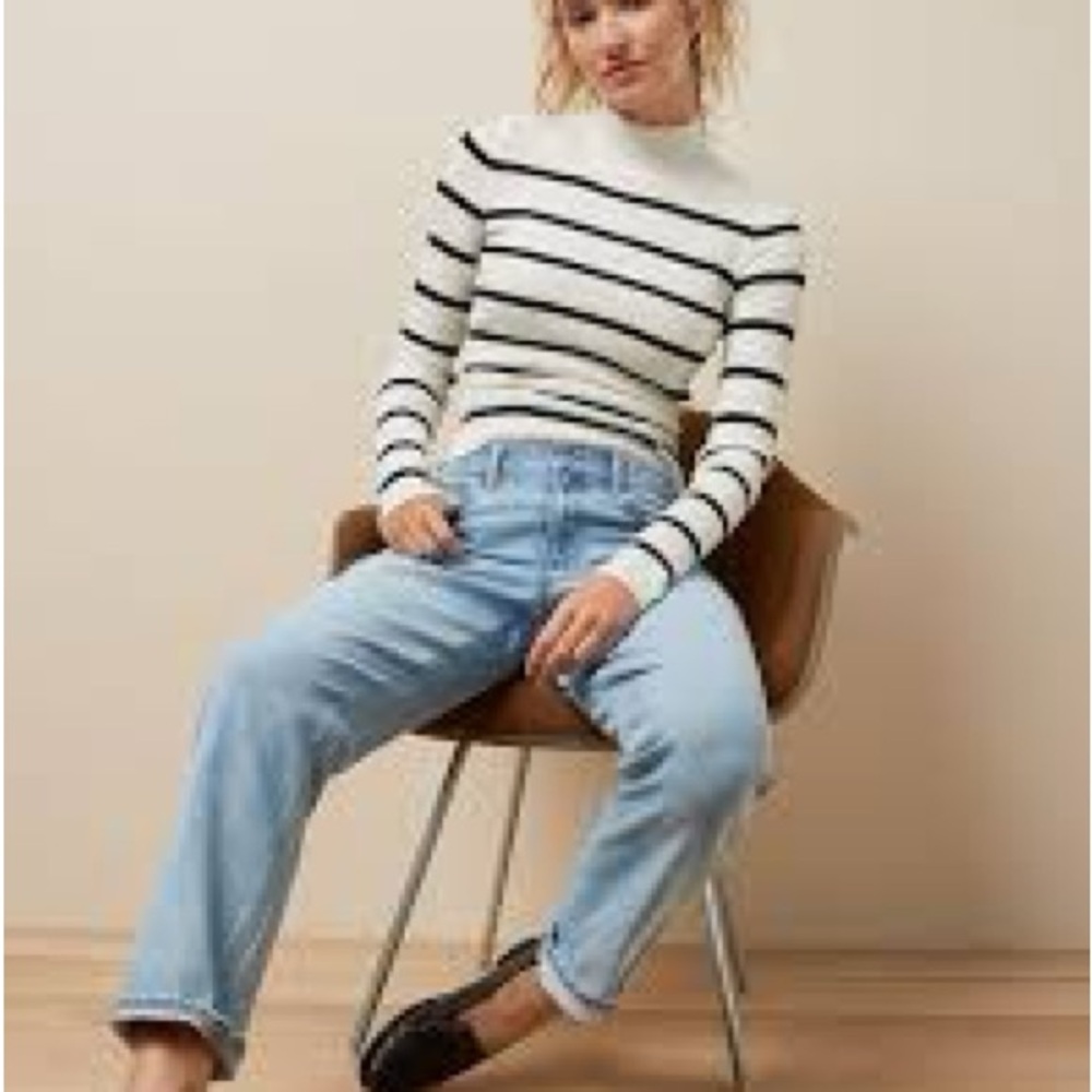 American Eagle Outfitters Cream and Navy Mock Neck
